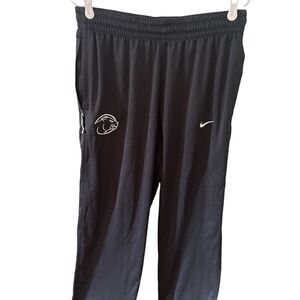 Nike Dri-Fit lightweight workout pants with ZIPPERED POCKETS!